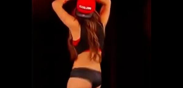  Nikki Bella booty shake.